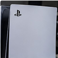 PS5 Gehäuse Reparatur – Gehäuseteil einer PlayStation 5