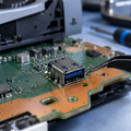 PS5 USB-Port Reparatur – USB-Anschluss auf dem PlayStation 5 Mainboard
